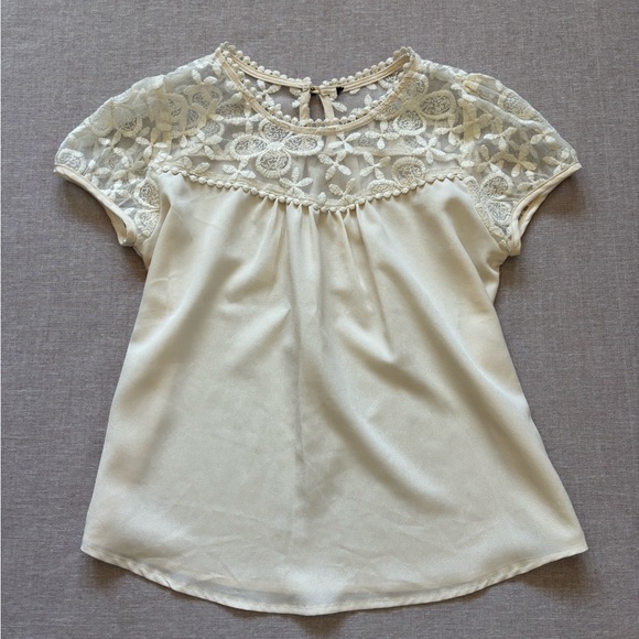 Cream lace boho blouse. - Picture 2 of 8